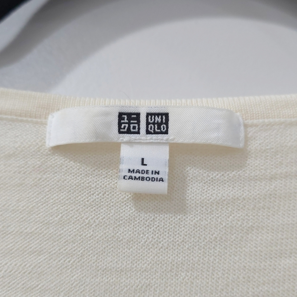 UNIQLO Ladies Cream 100% Soft Wool Long Sleeve V-neck, Sz Large, Elevated Basic - Picture 5 of 11